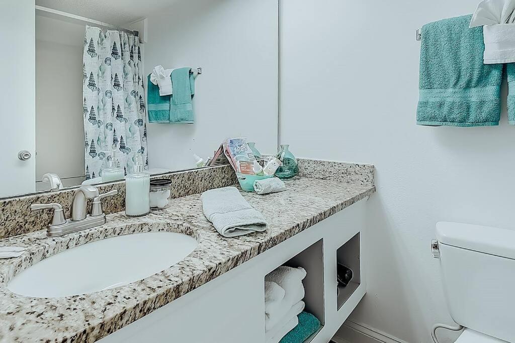 Ocean Front Comfy Condo W/Kitchen, Sleeps 4, Snowbird Paradise マートルビーチ エクステリア 写真