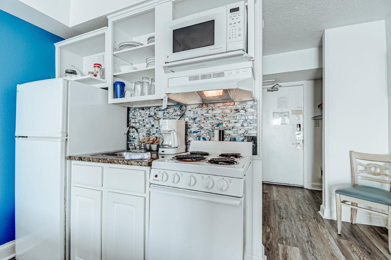 Ocean Front Comfy Condo W/Kitchen, Sleeps 4, Snowbird Paradise マートルビーチ エクステリア 写真