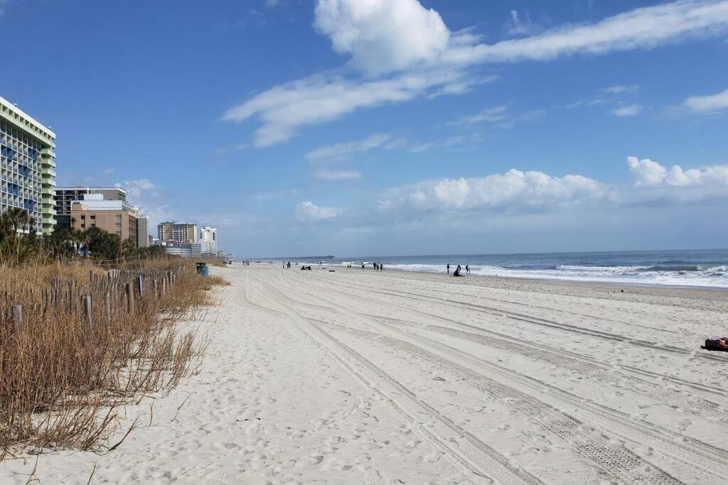 Ocean Front Comfy Condo W/Kitchen, Sleeps 4, Snowbird Paradise マートルビーチ エクステリア 写真