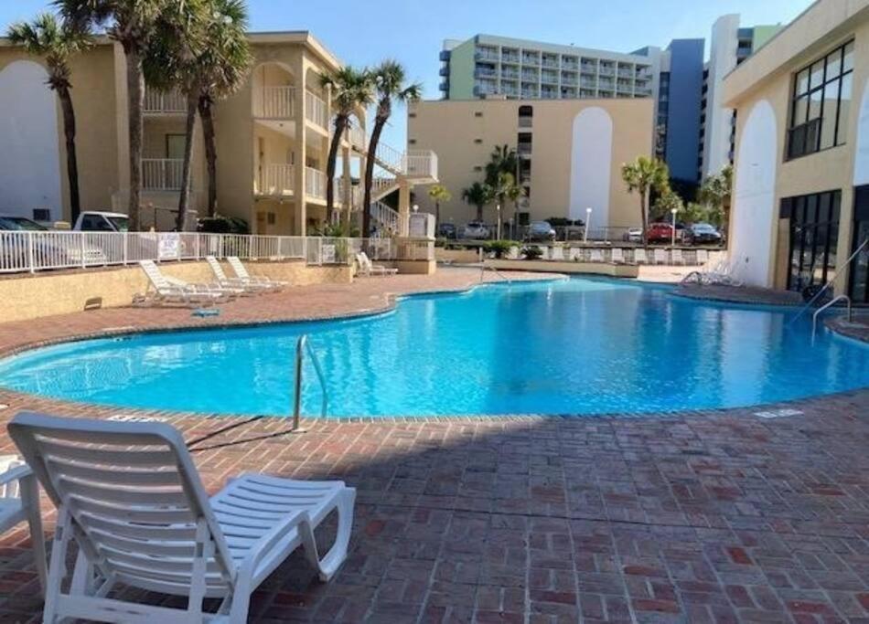 Ocean Front Comfy Condo W/Kitchen, Sleeps 4, Snowbird Paradise マートルビーチ エクステリア 写真