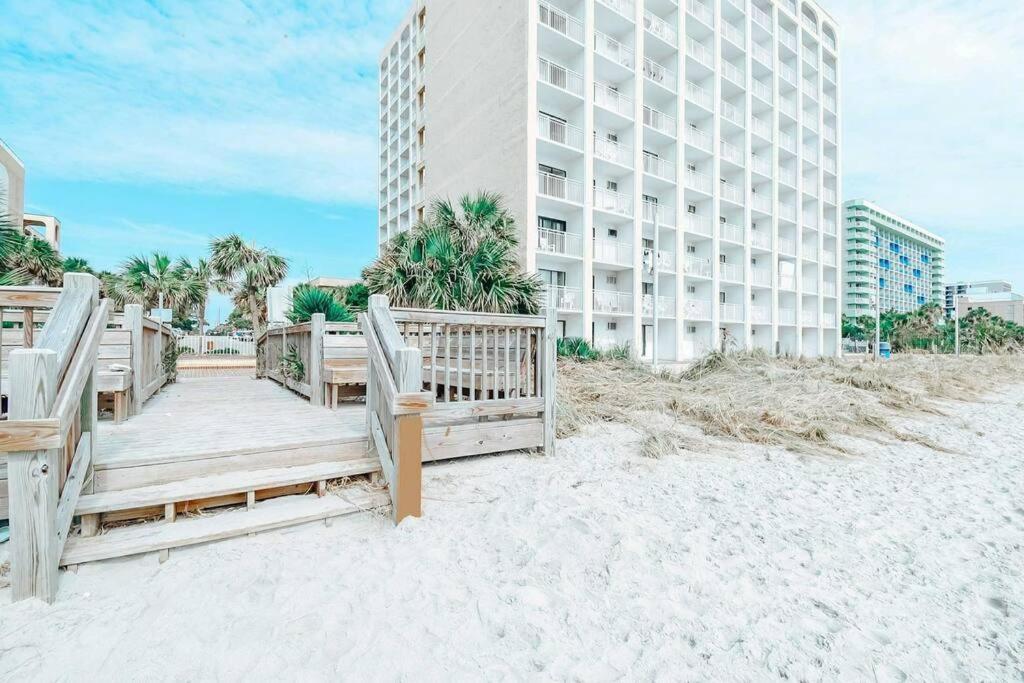 Ocean Front Comfy Condo W/Kitchen, Sleeps 4, Snowbird Paradise マートルビーチ エクステリア 写真
